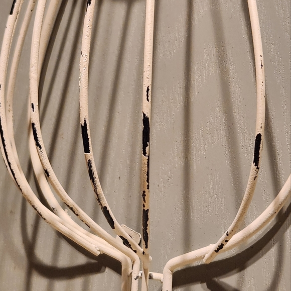 NEW VIEW GIFTS & ACCESSORIES Gray "Good Friends" Wire Cork Holder - Picture 2 of 7